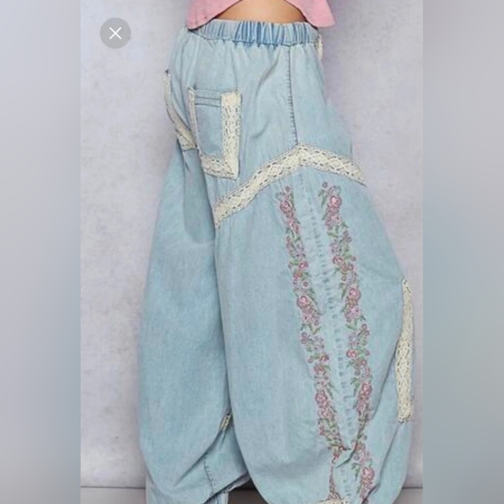 POL Lace Detail Floral Patchwork Embroidered Denim Pants *NWOT *M